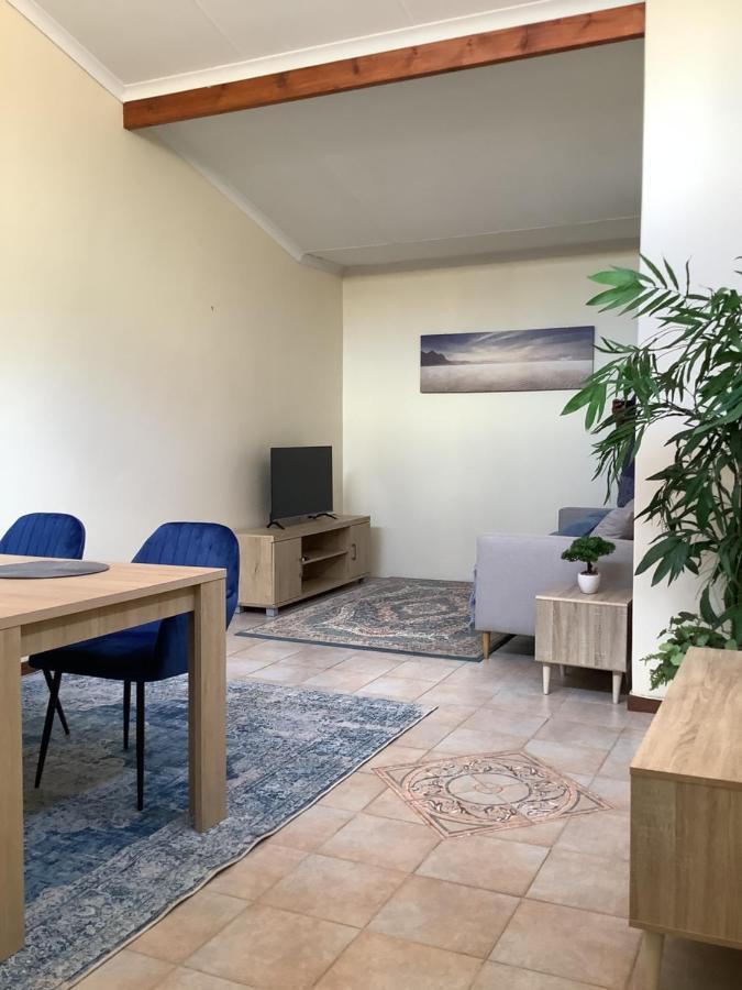 Impala Suite -Entire Unit- 2 Bedroom With 1 Ensuite Bathroom เลดี้สมิธ ภายนอก รูปภาพ
